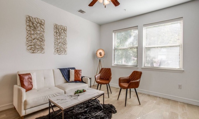 North University Apartment | 3BR Townhome Next to UT With Garage 8465