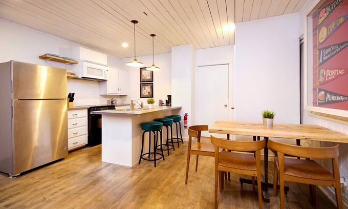 Upper Beaches House | 3BR w/Parking Family-Friendly Home Away from Home in The Beaches