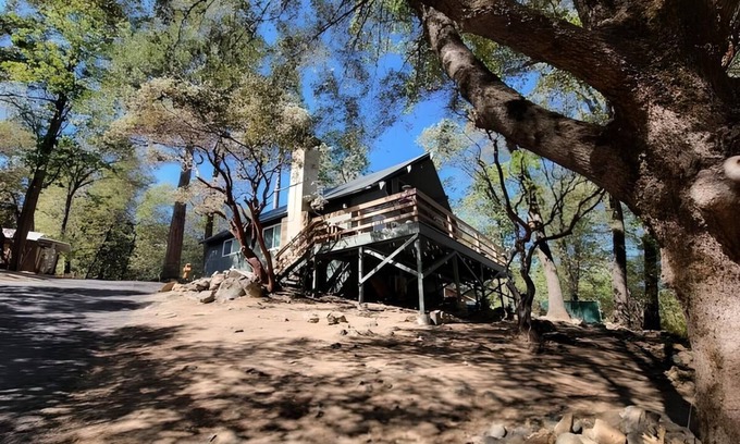 Wishon Cabin | 3min to Bass Lake: Yosemite Retreat Cabin, 2-Story, Forest, Boat Parking