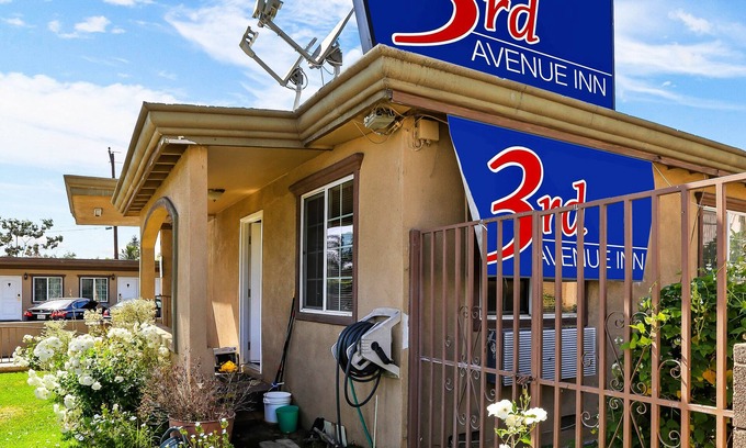 La Habra Hotel | 3rd Avenue Inn