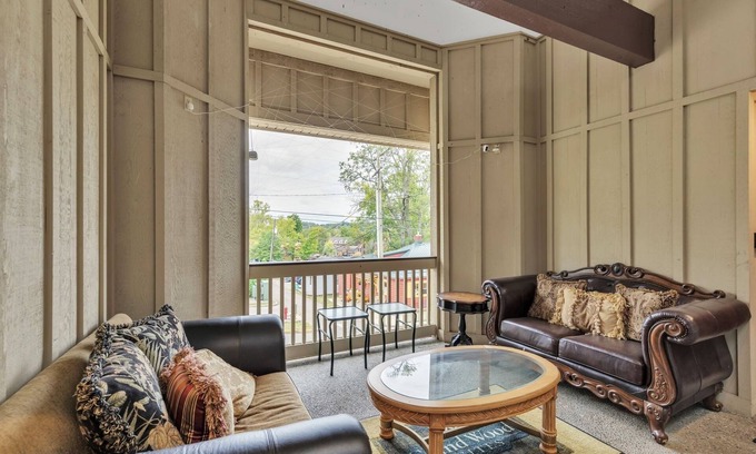 Nashville Condo | 3rd Floor Front Side Corner Penthouse Suite - 301 by Grand Wood Suites
