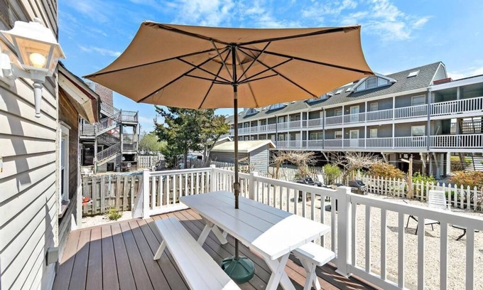 Beach Haven Apartment | *3rdtoBeach*available:Sept.&Oct.*Heart of BEACH HAVEN*Across Veterans,Updated