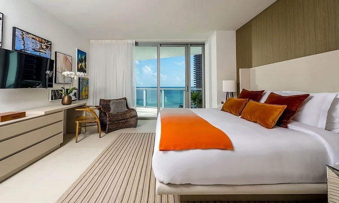 Hollywood South Central Beach Hotel | 4 1BR Oceanview King Suites at H Hollywood Resort, Walk to Hallandale Beach