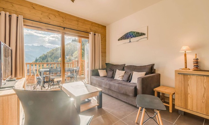 Champagny-en-Vanoise Apartment | 4* Apartment at the foot of the slopes with balcony, WiFi, and hotel services
