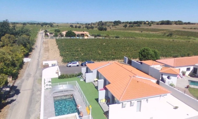 Saint-Jean-Lasseille Apartment | 4 apartments in a quiet country villa with pool, near the sea