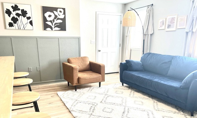 Maryville Villa | 4 bdrm/ 2 bath Walking distance to restaurants on the square! Pet Friendly