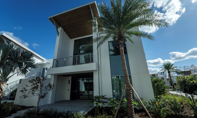 Florida Central Atlantic Coast Resort | 4 Bed, 4 Bath Luxury 2-Story Flat ADA, Garden View in Orlando, FL near Disney!