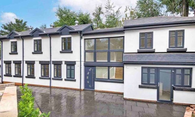 Heswall House | 4 Bed Detached Sleeps 6/7 Heswall off Road Parking