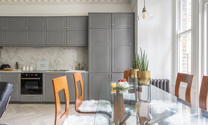 Ealing Broadway Apartment | 4-bed Flat in West London, Sleeps 8, 8 min to Tube