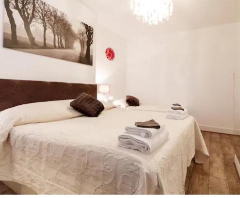 Graveney Apartment | 4 Bed Flat - Sleeps 14 - Parking - Game Room -Wifi