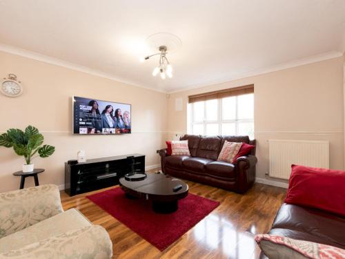 Thamesmead House | 4 Bed House in Greater London Parking Pass the Keys