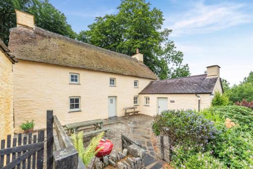 Llanfihangel-Ystrad House | 4 Bed in Dihewyd oc-b32349