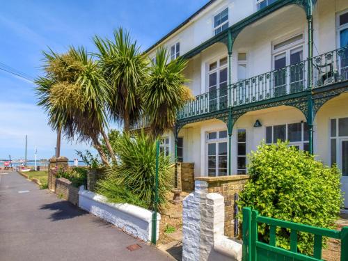 East Cowes House | 4 Bed in East Cowes 88655