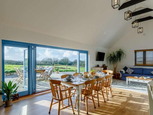 Saint Erth Praze House | 4 Bed in Helston 90391