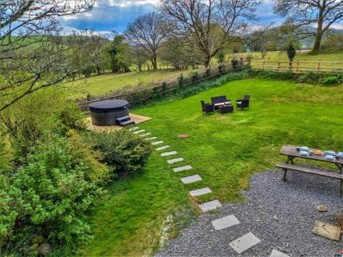Llandovery House | 4 Bed in Llandovery 82440