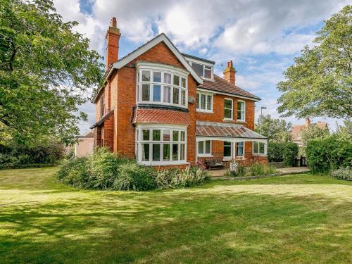 Sutton-on-Sea House | 4 Bed in Sutton On Sea 77958