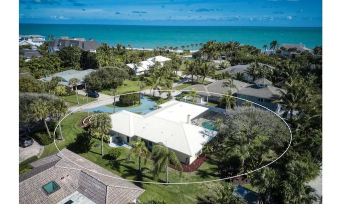 South Beach House | 4 bedroom, 6 bed, Heated Pool, Walk to Ocean, Game Room!