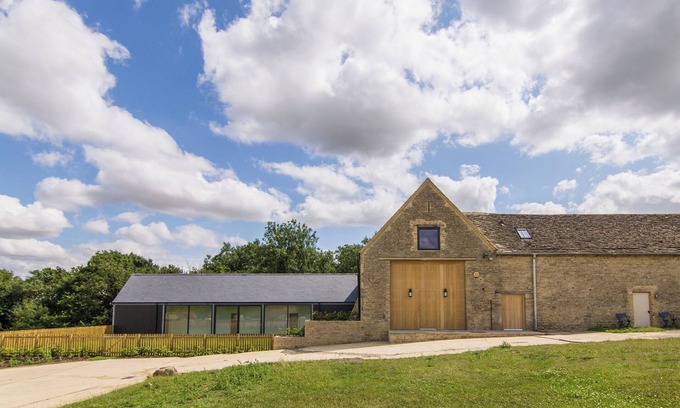Ampney Crucis Cottage | 4 bedroom accommodation in Ampney Crucis, near Cirencester
