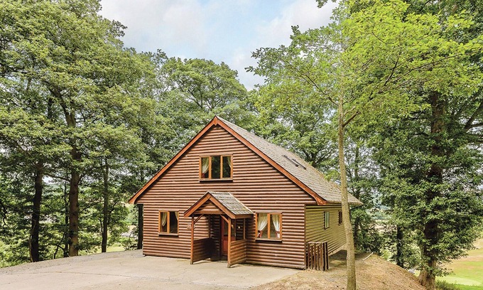 Garthmyl House | 4 bedroom accommodation in Garthmyl, Montgomery