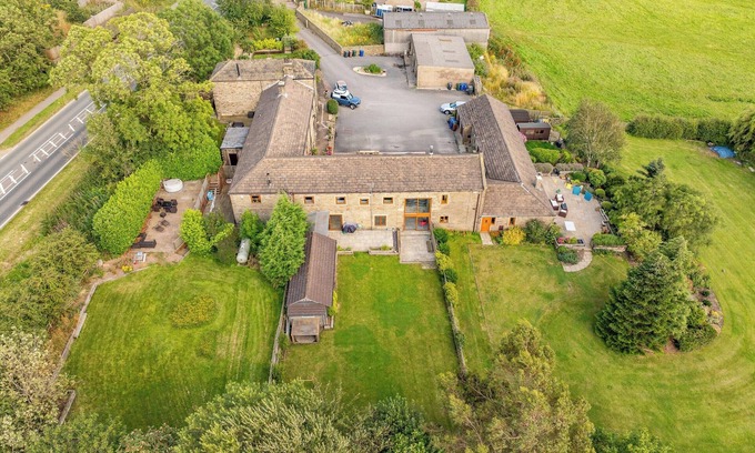 Penistone Cottage | 4 bedroom accommodation in Holmfirth