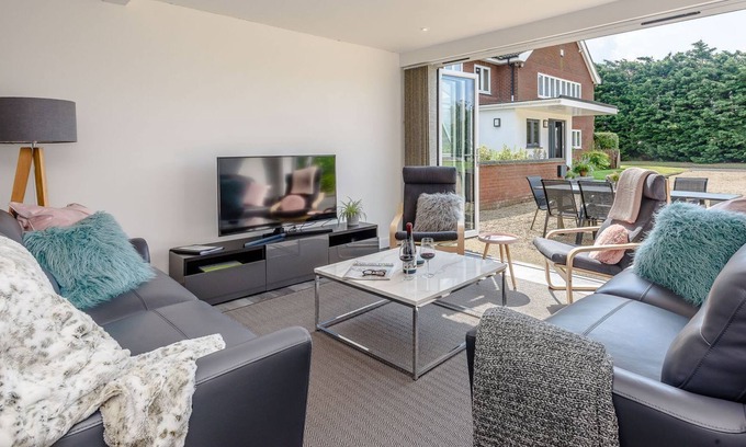 Wymondham Cottage | 4 bedroom accommodation in Wicklewood, near Wymondham