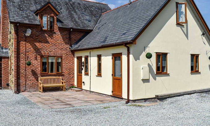 Llangyniew Cottage | 4 bedroom accommodation in Dolanog