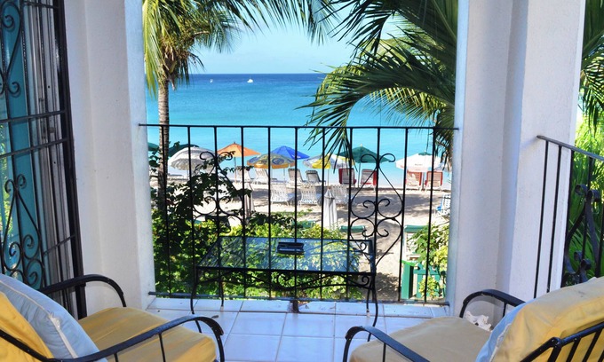 Paynes Bay House | 4-bedroom beachfront house in beautiful Paynes Bay. Pause or play every day!