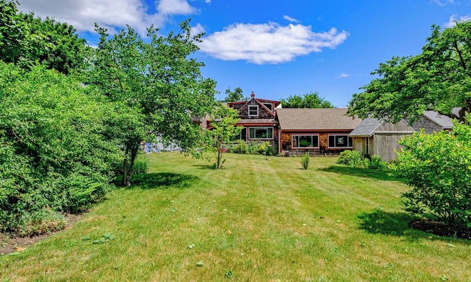 Willard House | 4 Bedroom Beachside Surfer's Home