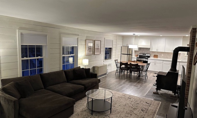 Jeffersonville Ski Chalet | 4-bedroom chalet in fabulous Cambridge with WiFi