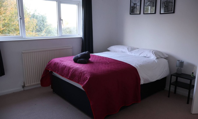 Barnt Green House | 4 bedroom cosy home in solihull