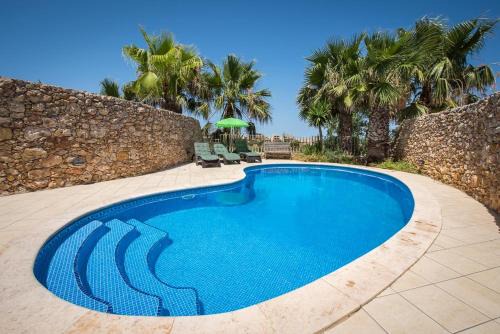 Nadur House | 4 Bedroom Farmhouse with Private Pool & Views