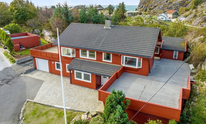 Egersund Apartment | 4 bedroom gorgeous apartment in Hellvik