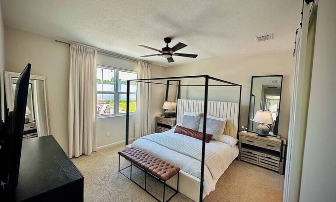 Tavares House | 4 Bedroom Home near Hickory Point Park –Soccer, Volleyball & Boat Ramp, Tavares