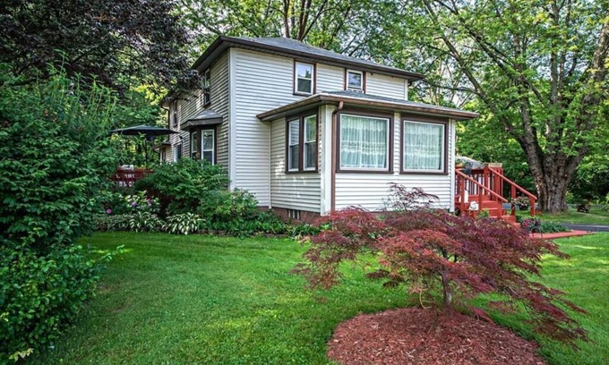 Sawyer House | 4 Bedroom Home Near Warren Dunes State Park