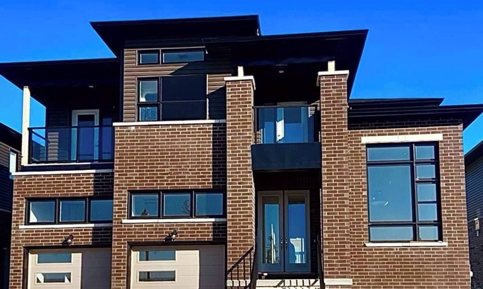 The Blue Mountains House | 4-Bedroom Home - Waterfront and Mountain Views