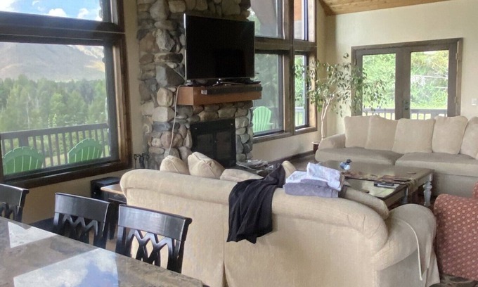 Hailey House | 4-bedroom house 6 miles south of Ketchum