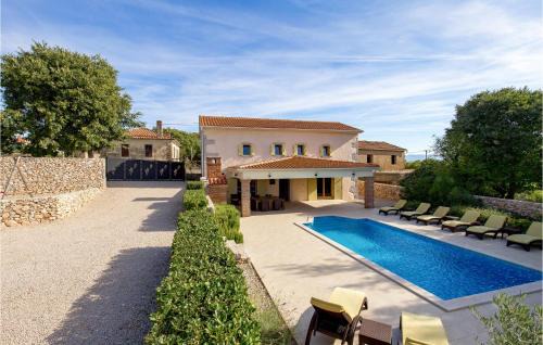 Garica House | 4 Bedroom Lovely Home In Garica