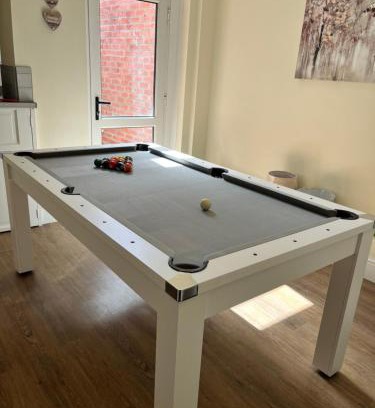 Mumbles House | 4 bedroom, sleeps 8, 30 seconds from beach, games table