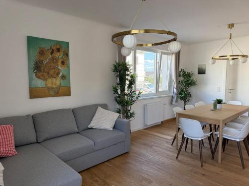 Fohrenhain Apartment | 4 Bedroom Stylish House with Garden