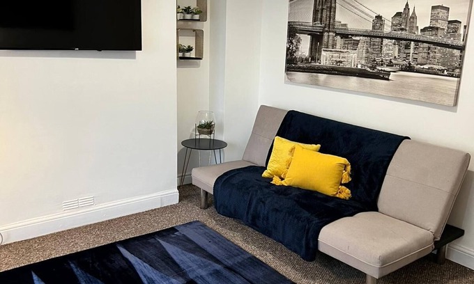 Margam House | 4 Bedrooms, Centre of town, Smart TV in every room
