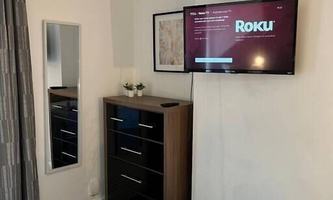 Margam Apartment | 4 Bedrooms, Centre of town, Smart TV in every room