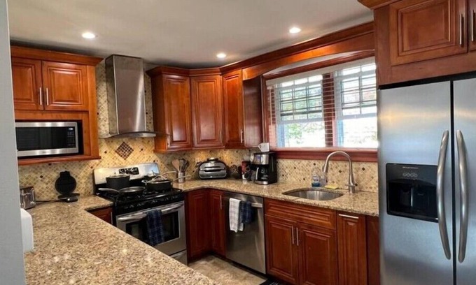 Union House | 4 beds 1.5 bath 10 minutes from EWR, 35 min to NYC