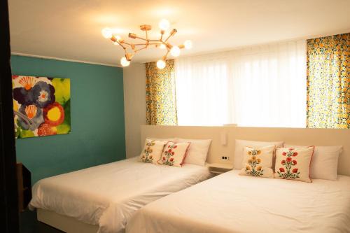 Seogyo-dong Apartment | 4 Beds in the Heart of Hongdae, Mangwon, Sangsu & Red Road