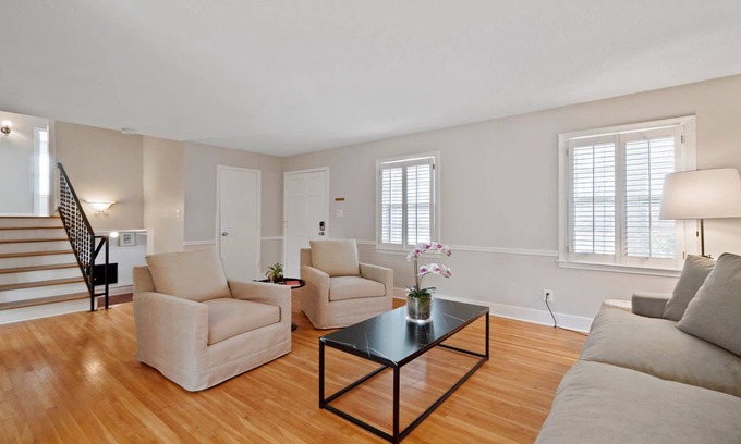 SouthPark House | 4 BR at Park Road - Four Bedroom House, Sleeps 10