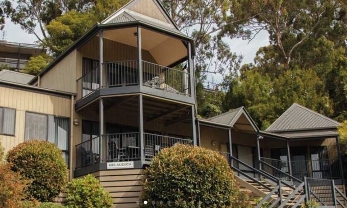 Metung House | 4 BR Lakeview Terrace House