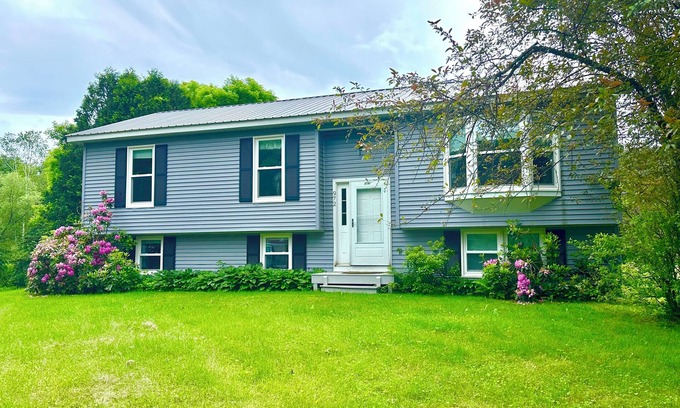Cavendish House | 4 BR Ranch in Proctorsville VT-Families, couples, weddings. AC