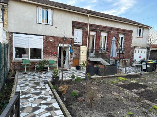 La Courneuve House | 4 chambres privées dans un pavillon chaleureux