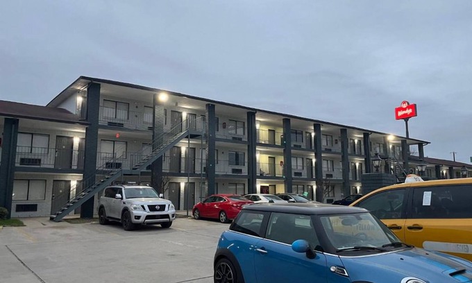 San Antonio Hotel | 4 Cozy Studios w/Kitchenette Near Alamodome – Great for Extended Stays