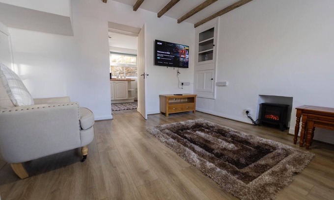 Llanybydder Cottage | 4 Guests - Pet Friendly - Fireplace - Parking