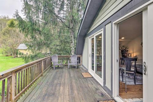 Blowing Rock Apartment | 4 Mi to Boone Converted Barn Duplex by Stream